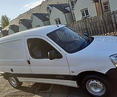 Straight d berlingo van for sale van runs and drives 100% no issues what so ever, few dents here and