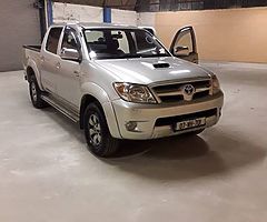 Toyota Toyota Hilux exceptionally clean 2.5 turbo diesel drives like brand new good tyres 80% nice c