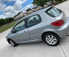 Selling for £450 or nearest offer, 170k+ miles, Car MOT’D until January 2021, lot of work done on ca