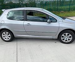 Selling for £450 or nearest offer, 170k+ miles, Car MOT’D until January 2021, lot of work done on ca - Image 4/6