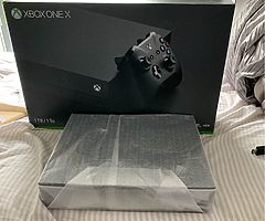 Xbox one x and xlite controller