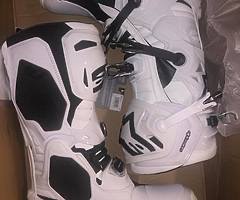 Racing gear
