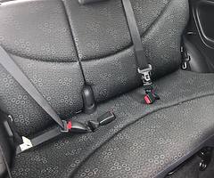 04 Toyota Yaris - Image 7/7