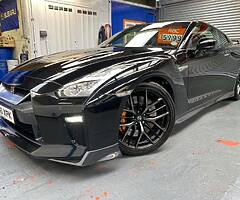 NISSAN GTR