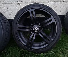 4 Alloys wheel with tyres Bmw
235/40/18
255/35/18