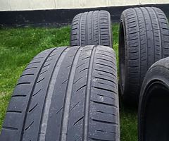4 Alloys wheel with tyres Bmw
235/40/18
255/35/18