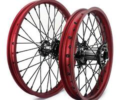 Looking for a rear wheel of a Cr 125 or crf 250