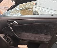 Quick sale Mercedes 2002C180 MOT TILL 2 DEC 19 - Image 6/10