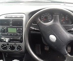 02 Toyota Avensis - Image 3/4