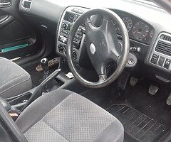 02 Toyota Avensis - Image 4/4