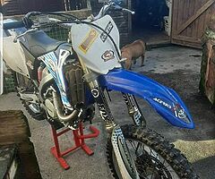 2009 YZF450 with trailer 3000 euro  ONO no time wasters if you want the bike PM me