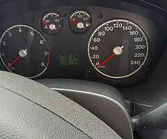Ford Focus 05 LX 1.4L