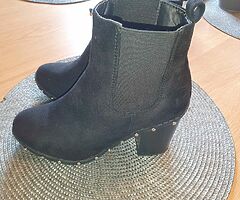 Ladies boots