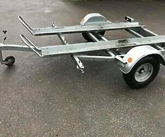 Looking trailer