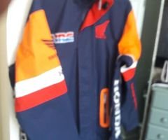 Next to new - Image 4/7