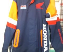 Next to new - Image 7/7