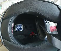 Motorbike helmet - Image 4/6