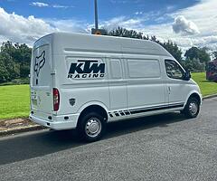 Race van