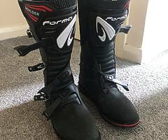 Trial boots . Helments