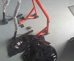 Rear motorbike stands and tyre blankets