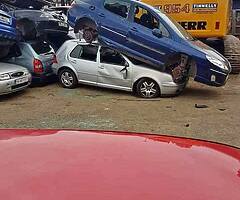 Old sckrap cars vans jeep or old sckrap battery s