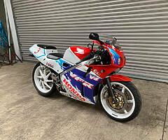 Honda VFR400 NC30