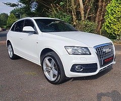 **2011 Audi Q5 S Line + Quattro 2.0TDI (Sat Nav, Leather, Tow Bar, Privacy glass)**