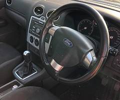 2005 Ford Focus Zetec, 1.4 litre petrol in great condition inside and out. - Image 5/6