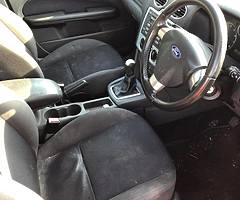 2005 Ford Focus Zetec, 1.4 litre petrol in great condition inside and out. - Image 6/6