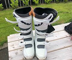 Brand new size 9 Mx boots