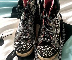 Sketchers size 2 twinkle toes boots