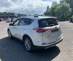 2017 Toyota RAV4 - Image 3/10