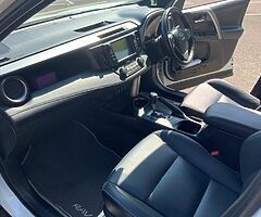 2017 Toyota RAV4 - Image 7/10