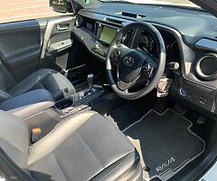 2017 Toyota RAV4 - Image 8/10