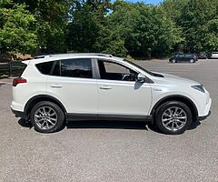 2017 Toyota RAV4 - Image 9/10