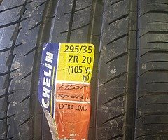295 35r20 Michelin