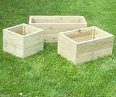 Wooden planters and raised beds - Image 6/10