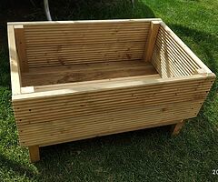Wooden planters and raised beds - Image 9/10