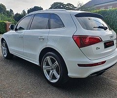**2011 Audi Q5 S Line + Quattro 2.0 TDI (leather, Sat Nav, Towbar)**