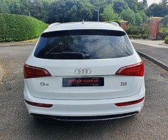 **2011 Audi Q5 S Line + Quattro 2.0 TDI (leather, Sat Nav, Towbar)** - Image 3/10