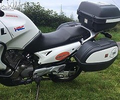 Low miles honda transalp 650 motorbike - Image 9/10