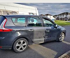 Grand scenic.low miles