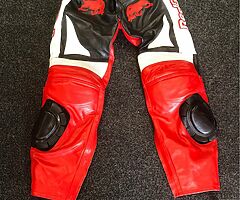 Leather motorcycle trousers