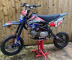 Stomp z2 140cc pitbike