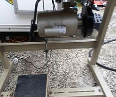 Singer industrial sowing machine