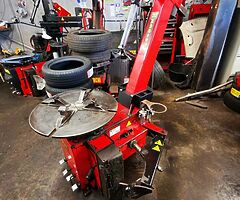 CORGHI  A2019 FULLY AUTOMATIC TYRE CHANGER - Image 8/10