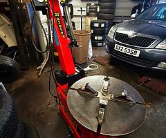 CORGHI  A2019 FULLY AUTOMATIC TYRE CHANGER - Image 9/10