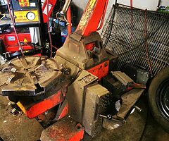 Tyre machine fully automatic