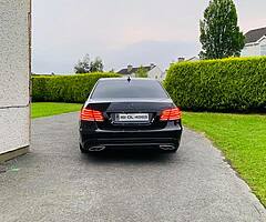 Mercedes Benz E 220 AMG Night Edition - Image 4/10