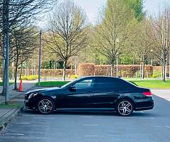 Mercedes Benz E 220 AMG Night Edition - Image 7/10